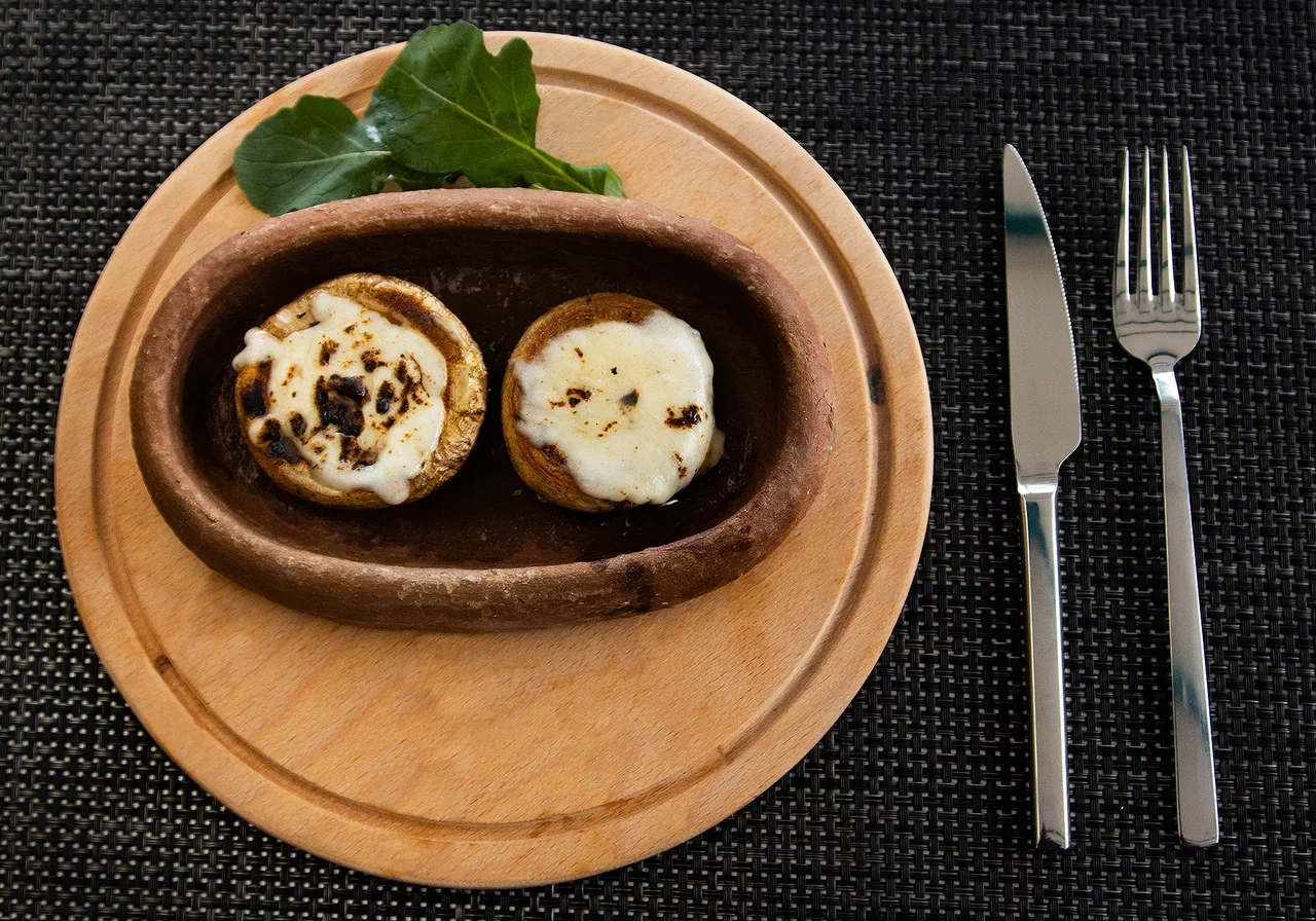 Soslu Kaşarlı Mantar